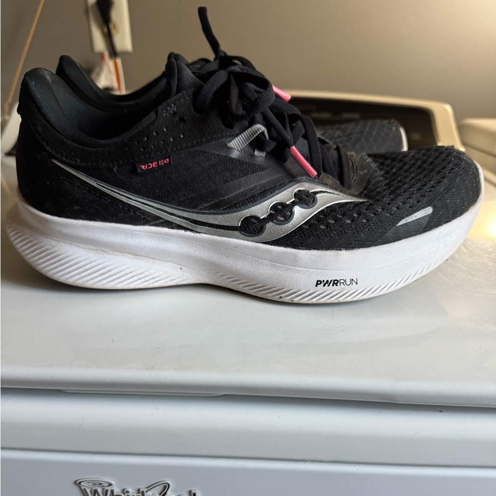 Women’s Saucony Ride 16 size 9.5